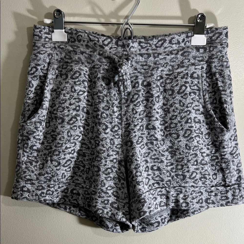 ACTIVE LIFE Women’s Gray Leopard Print Shorts Size Medium